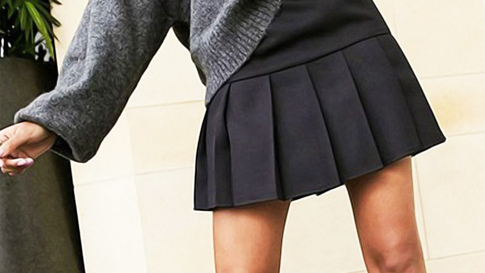 অতি সম্প্রতি, করোনা আবহে তৈরি হওয়া আর্থিক সঙ্কটেও মহিলাদের স্কার্টের দৈর্ঘ্যে এই তারতম্য লক্ষ করা গিয়েছে।