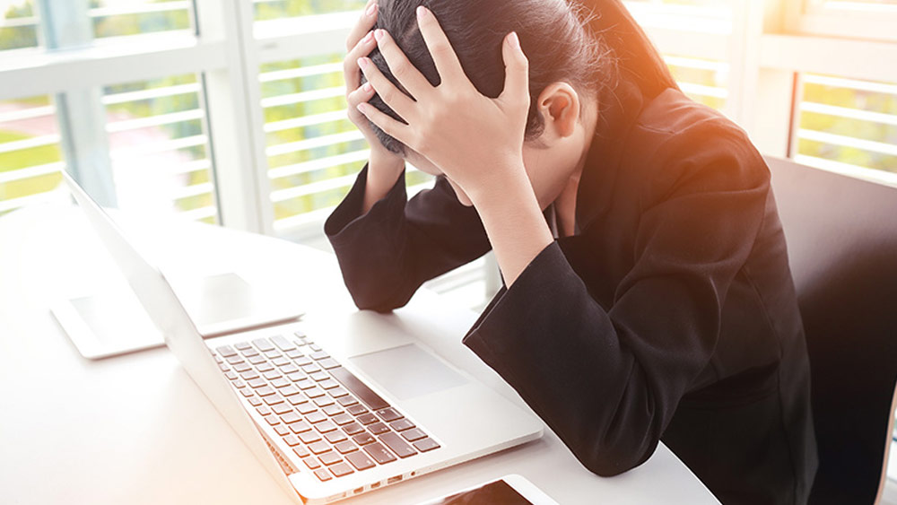 এ ছাড়াও আমেরিকায় কত মানুষ চাকরি হারাচ্ছেন তার উপরেও নির্ভর করে সে দেশের অর্থনৈতিক পরিস্থিতি কোন জায়গায় রয়েছে। যদি আমেরিকায় খুব বেশি সংখ্যক মানুষ খুব কম সময়ের ব্যবধানে চাকরি হারান, তা হলে ধরে নিতে হবে সে দেশের অর্থনৈতিক পরিস্থিতিতে পতন দেখা দিয়েছে। এমনটাই মত সে দেশের বিশেষজ্ঞদের।