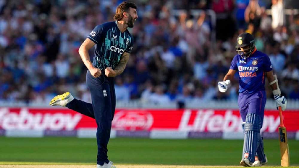 লর্ডসে দ্বিতীয় এক দিনের ম্যাচে টপলে একাই নেন ছ’উইকেট।