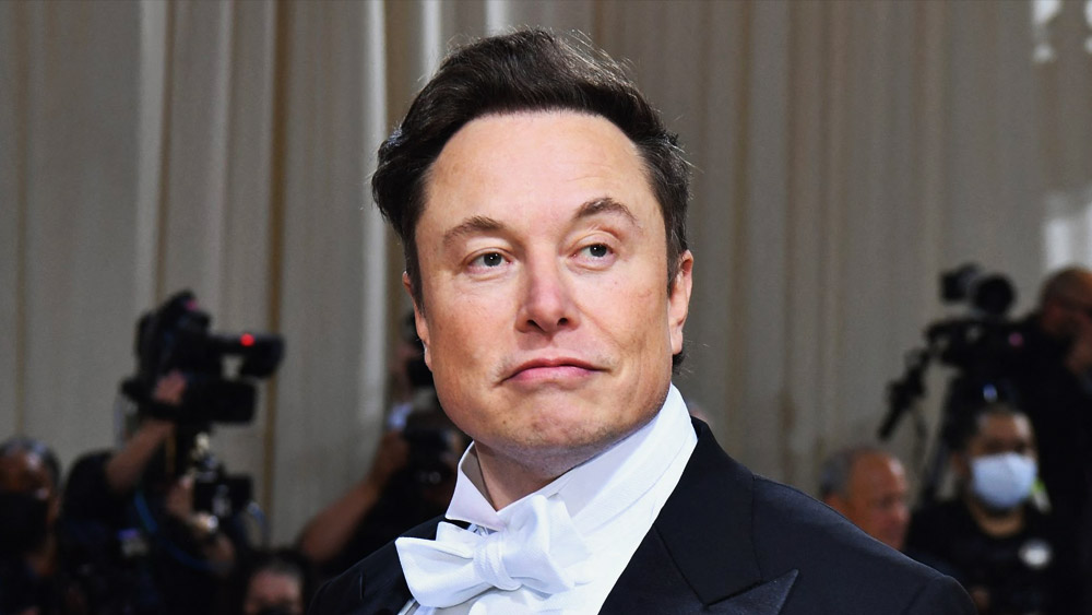 অস্টিনে বোরিং সংস্থারও প্রধান দফতর রয়েছে। ট্রাভিস কাউন্টির নিকটবর্তী ফ্লুগারভিলে এলাকায় এই দফতর অস্টিন এক্সিকিউটিভ এয়ারপোর্ট থেকে প্রায় পাঁচ কিলোমিটার দূরে।