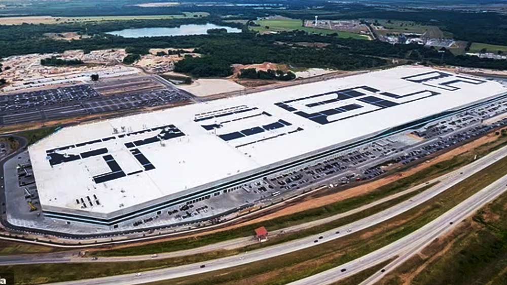 ইলন আরও জানান, ইলেকট্রিক গাড়ি বানানোর জন্যে যে কাঁচামালের প্রয়োজন হয়, তার দাম বেড়েই চলেছে। এমনকি, ইলেকট্রিক গাড়ির উৎপাদন ও সরবরাহের ক্ষেত্রেও সমস্যা দেখা দিচ্ছে।