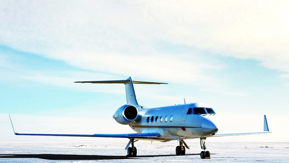 তবে, ইলন একাই নন, এই বিমানবন্দরের সুবিধা লাভ করতে পারবেন সংস্থার উচ্চপদস্থ কর্মীরাও। 