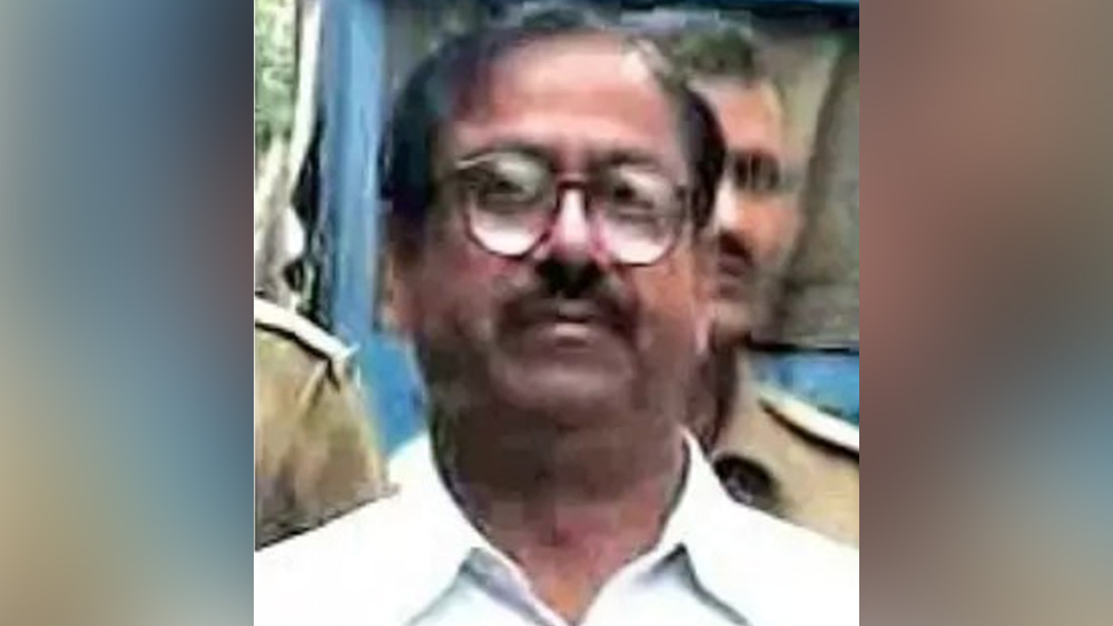 নিজে যাতে কোনও ভাবেই ধরা না পড়ে, তার জন্য এত নিখুঁত পরিকল্পনা করেছিল, যা শুনে পুলিশও অবাক হয়ে যায়। এখনও সিরিয়াল কিলারদের তালিকা ঘাঁটলে ‘ডক্টর ডেথ’-এর নাম তালিকার শীর্ষে থাকে।