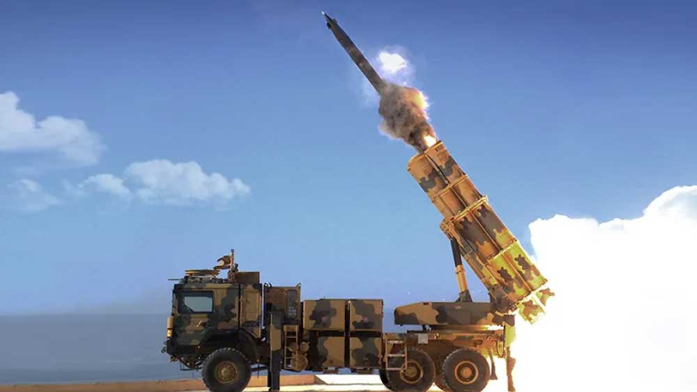 চিনের হাতে কী কী ধরনের ক্ষেপণাস্ত্র আছে তা নিয়ে স্পষ্ট তথ্য নেই বলেই সমরাস্ত্র বিশেষজ্ঞদের মত। কারণ শব্দের চেয়েও দ্রুতগামী ক্ষেপণাস্ত্র তৈরির কথা অস্বীকার করেছে বেজিং। তবে গত বছর দু’টি ক্ষেপণাস্ত্র পরীক্ষায় স্পষ্ট চিনের হাতে ঘণ্টায় ১২ হাজার ১৬৯ কিমি গতিবেগে ক্ষেপণাস্ত্র ছোড়ার প্রযুক্তি এসে গিয়েছে।