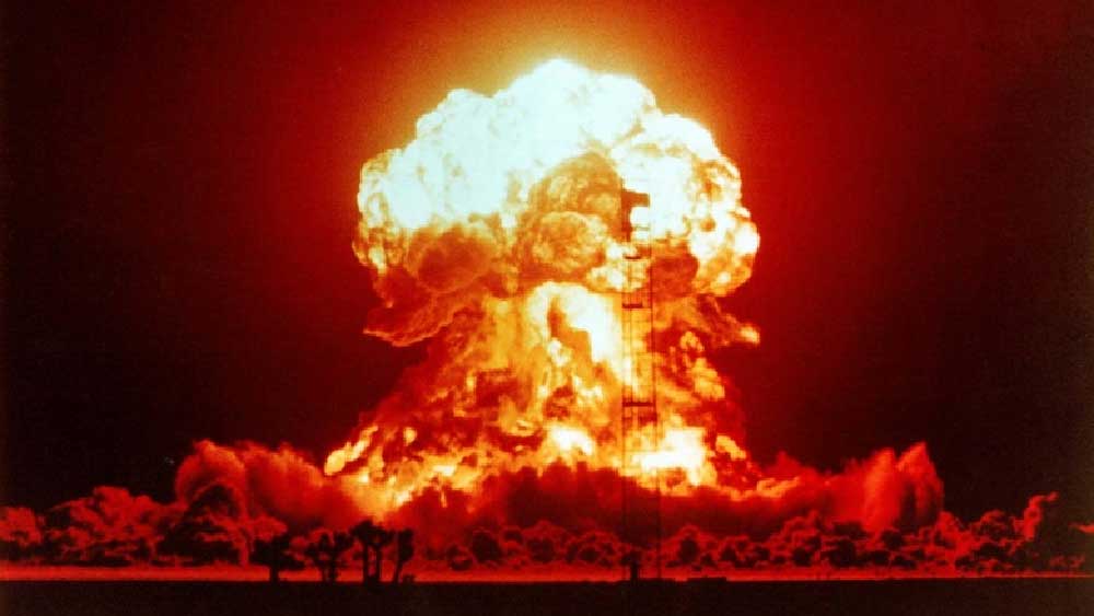 চিনের হাতে রয়েছে ‘মাদার অব অল বম্ব’। যা বোমারু বিমান থেকে ফেলা যাবে। তবে এ নিয়ে খুব বেশি তথ্য পাওয়া যায়নি।