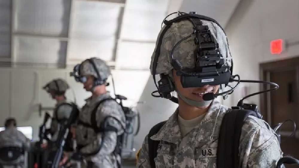 যুদ্ধ মানে শুধুমাত্র সঙ্ঘাত নয়। যুদ্ধের সঙ্গে মিশে রয়েছে সামরিক কৌশলও। যুদ্ধবিদদের ধারণা, চিনা সমরসজ্জার রন্ধ্রে রন্ধ্রে মিশে রয়েছে কৃত্রিম বুদ্ধিমত্তা (আর্টিফিশিয়াল ইনটেলিজেন্স)-র ব্যবহার। মিলিটারি রোবোটিকস এবং ক্ষেপণাস্ত্র প্রযুক্তিতে ব্যাপক ভাবে ওই প্রযুক্তির ব্যবহার করেছে চিন।