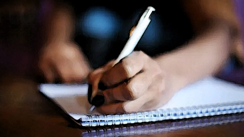 স্থানীয়দের কাছে তিনি ‘রেখা বন্ড’ নামেও পরিচিত। কর্নাটকের শিবমোগ্গা মহকুমার নাল্লিগ্গেরে এলাকার একটি সরকারি স্কুলে পড়ুয়াদের টানতে অভিনব উপায় বার করেছেন এই শিক্ষিকা।