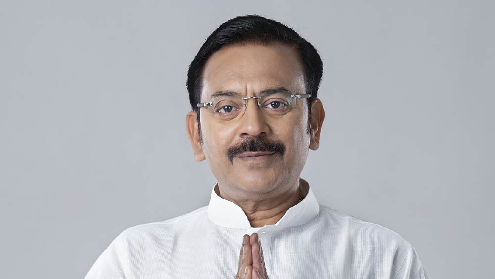 দায়িত্ব বাড়ল অরূপ বিশ্বাসের। এত দিন তাঁর হাতে বিদ্যুৎ ছাড়াও ছিল ক্রীড়া ও যুবকল্যাণ দফতর। সে দু’টি তো রইলই, সঙ্গে ফিরহাদের হাতে থাকা আবাসন পেলেন অরূপ। 