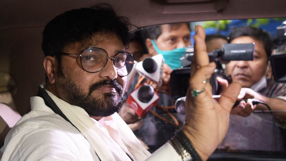  বাবুল সুপ্রিয় কী দায়িত্ব পান তা নিয়ে রাজনৈতিক মহলের কৌতূহল ছিল। দু’টি দফতর পেলেন তিনি। পার্থের হাতে থাকা তথ্য প্রযুক্তি এবং ইলেকট্রনিক্স ও পর্যটন দফতর গেল বাবুলের হাতে।