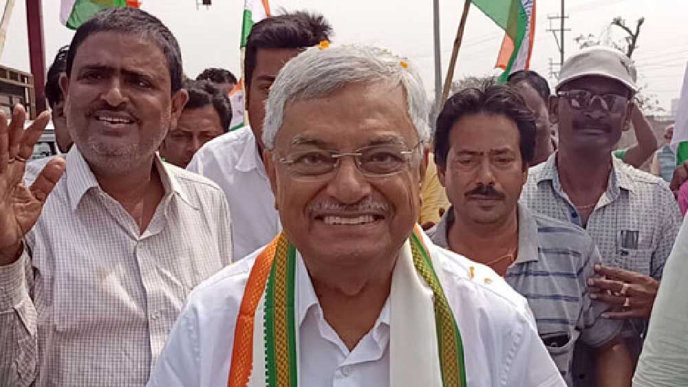 প্রয়াত সুব্রত মুখোপাধ্যায়ের পঞ্চায়েত দফতর এত দিন দেখছিলেন পুলক রায়। এ বার পঞ্চায়েত ও গ্রামোন্নয়ন মন্ত্রী হলেন নতুন মুখ প্রদীপ মজুমদার।