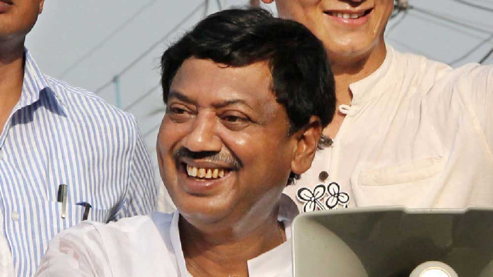 সৌমেন মহাপাত্রকে মন্ত্রিসভা থেকে সরানোয় এ বার সেচ ও জলপথ পরিবহণ মন্ত্রী হলেন মন্ত্রিসভায় নতুন মুখ পার্থ ভৌমিক।