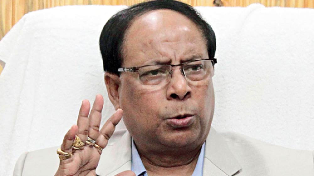 সাধন পাণ্ডের হাতে থাকা ক্রেতা সুরক্ষা দফতর এত দিন মানস ভুঁইয়া সামলাচ্ছিলেন। এখন ওই দফতর পেলেন বিপ্লব মিত্র। তাঁর হাতে ছিল কৃষি বিপণন দফতর।