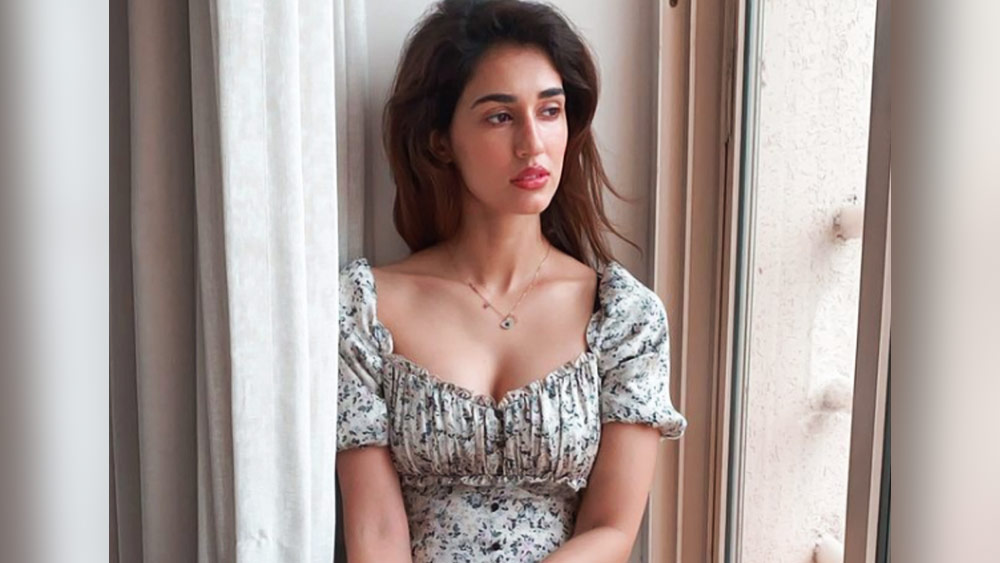  সংবাদ সূত্রের তথ্য অনুযায়ী, ওই একই আবাসনে অভিনেত্রী রানি মুখোপাধ্যায়ও একটি অ্যাপার্টমেন্ট কিনেছেন।