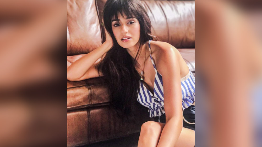 অভিনেত্রীর শখ নামী ব্র্যান্ডের গাড়ি সংগ্রহে রাখা। তাঁর বাড়ির গ্যারাজে সারি দিয়ে দাঁড়িয়ে রয়েছে মার্সিডিজ থেকে শুরু করে জাগুয়ারের মতো বহুমূল্য গাড়ি। সম্প্রতি অভিনেত্রী তাঁর সংগ্রহে এক কোটি টাকা মূল্যের রেঞ্জ রোভার স্পোর্ট যুক্ত করেছেন।