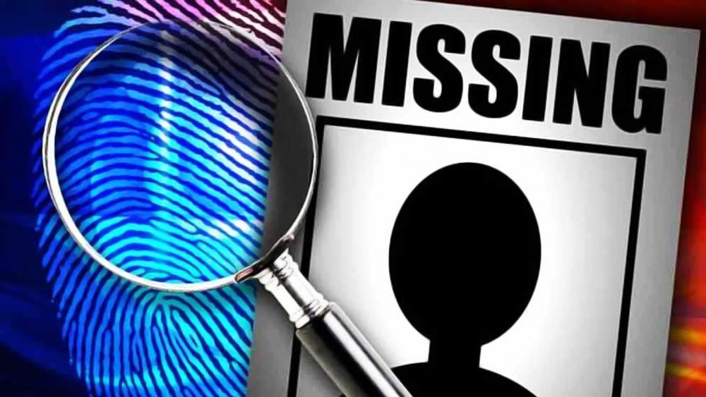 থানায় একের পর এক নিখোঁজ ডায়েরি জমা পড়ছে। শহর জুড়ে শয়ে শয়ে মহিলা নিখোঁজ। গ্রামীণ এলাকায় যে থানাগুলি রয়েছে সেখানকার পুলিশের দাবি, চলতি বছরেই প্রায় সাড়ে সাতশো নিখোঁজ-ডায়েরি জমা পড়েছে।