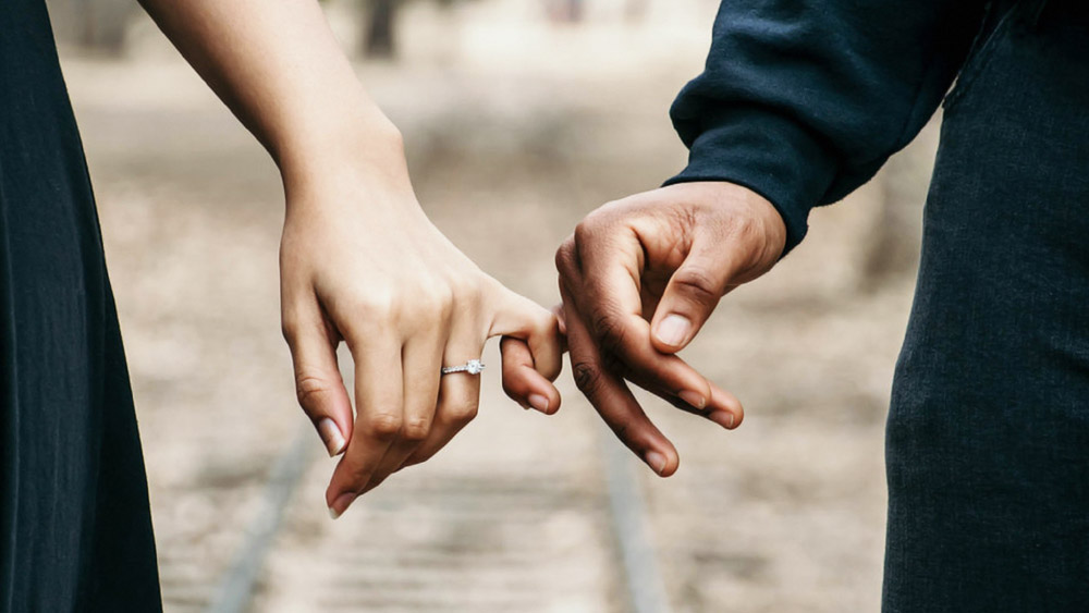 বাড়ি থেকে চাকরি করার অনুমতি না দেওয়ায় অনেকে চাকরির খোঁজে বাড়ি ছেড়ে চলে গিয়েছিলেন বলেও জানান। কেউ আবার ভালবাসার মানুষের হাত ধরে একসঙ্গে নতুন জীবন শুরু করতে নিজেদের বাড়ি ছেড়েছেন। কেউ মানসিক ভারসাম্যহীন তাই বাড়ি থেকে বেরোনোর পর আর বাড়ি ফিরতে পারেননি।