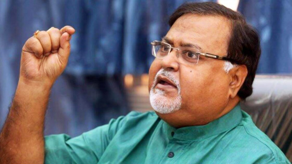 অন্য দু’টিতে পার্থের পোষ্য সারমেয়রা। চতুর্থ ফ্ল্যাটটি পেন্ট হাউস হিসাবে ব্যবহার করতেন পার্থ।