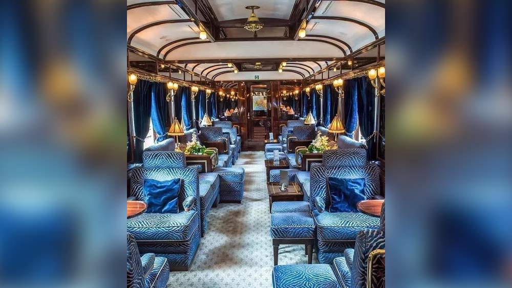 কী ভাবছেন, এটা কোনও পাঁচতারা হোটেল! আজ্ঞে না। ধারেভারে বিলাসবহুল হোটেলের ঘর মনে হলেও আদতে এটি একটি ট্রেন। 