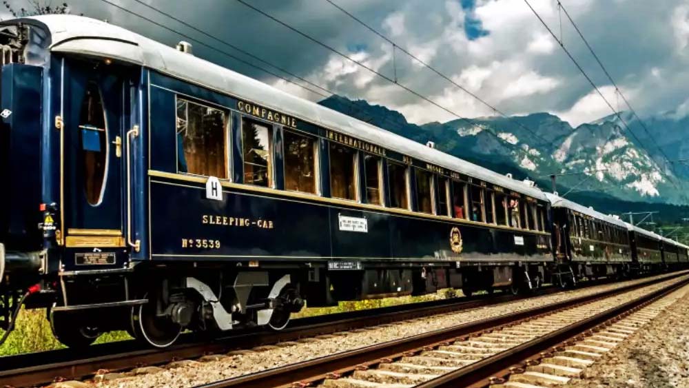  বিশ্বের যে সমস্ত বিলাসবহুল ট্রেন রয়েছে, তার মধ্যে অন্যতম ওরিয়েন্ট এক্সপ্রেস। 