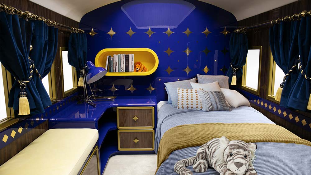 প্রথম ও দ্বিতীয় বিশ্বযুদ্ধের সময় বেশ কিছু দিন এই ট্রেন পরিষেবা বন্ধ ছিল। 