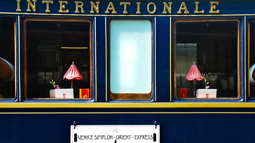 সংবাদসংস্থা সূত্রে জানা গিয়েছে, এই ট্রেনে তিন ধরনের স্যুট থাকবে। থাকছে সেলুনও। এত বিলাসবহুল ট্রেনে চড়তে হলে পকেট থেকে অনেক টাকাই গুনতে হবে। সিএনএন জানাচ্ছে, ট্রেনে   এক রাত কাটানোর জন্য এক জন যাত্রীকে দিতে হবে প্রায় ২ হাজার ২৫৫ ডলার বা ভারতীয় মুদ্রায় ১ লক্ষ ৭৯ হাজার টাকা।