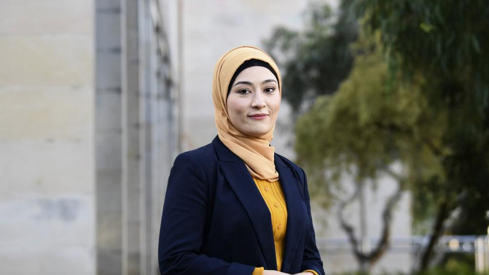 ২০১৮ সালে লিউকোমিয়ায় মারা যান ফাতিমার বাবা। তত দিনে অস্ট্রেলিয়ার ইসলামিক কলেজ থেকে ফার্মাসি নিয়ে পড়াশোনা সেরে ফেলেছেন ফাতিমা। নৃতত্ত্ব এবং সমাজবিজ্ঞানে স্নাতকও হয়েছেন। সঙ্গে ফার্মাসিউটিক্যাল সায়েন্সেস-এ একটি ডিপ্লোমাও করে ফেলেছেন।