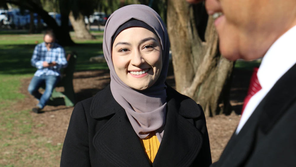 লেবার পার্টির যুব শাখায় যোগ দেওয়ার কারণও ব্যাখ্যা করেছেন ফাতিমা। জানিয়েছেন, কর্মজীবনের প্রতিটি ক্ষেত্রে বাবাকে যে কতটা কষ্টের মধ্যে দিয়ে যেতে হয়েছে, তা প্রত্যক্ষ করেছিলেন। সে ঘটনাগুলিই তাঁকে শোষিতের হয়ে সরব হতে শিখিয়েছিল।