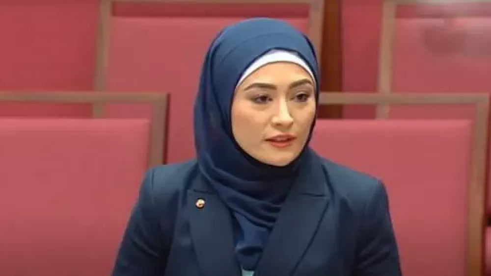 চলতি বছরে ওয়েস্টার্ন অস্ট্রেলিয়া থেকে সেনেটর পদের দৌড়ে নামেন ফাতিমা। প্রথম চেষ্টাতেই সাফল্য। তবে প্রথম দফাতেই যে একেবারে সেনেটে পৌঁছে যাবেন, তা স্বপ্নেও ভাবেননি। উল্টে ভেবেছিলেন, ২০১৫ সালে সেনেটর হওয়ার জন্য খানিকটা ‘অনুশীলন’ সেরে নেওয়া যাক!