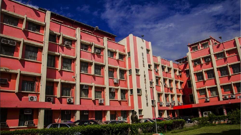  বিশ্ববিদ্যালয়ের পাঠ শেষে যোগ দিয়েছিলেন বসু বিজ্ঞান মন্দিরে। সেখানে দেবেন্দ্রমোহন বসুর সঙ্গে কাজ শুরু করেন।