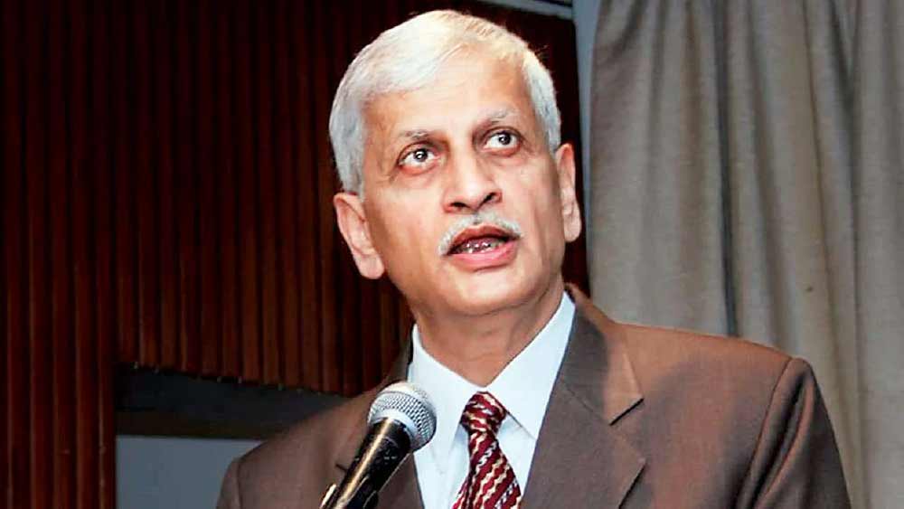 তৎকালীন প্রধান বিচারপতি জে এস খেহার এবং বিচারপতি এস আবদুল নাজির এই রায়কে ছয় মাসের জন্য স্থগিত রাখার পক্ষে ছিলেন। পাশাপাশি এই বিষয়ে সরকারকে একটি নতুন আইন প্রণয়ন করার কথাও বলেন তাঁরা। তখন বিচারপতি কুরিয়ান জোসেফ, আর এফ নরিমান এবং ললিত এই প্রথাকে ‘সংবিধানের লঙ্ঘন’ বলে উল্লেখ করে এই প্রথার বিপক্ষে রায় দেন।