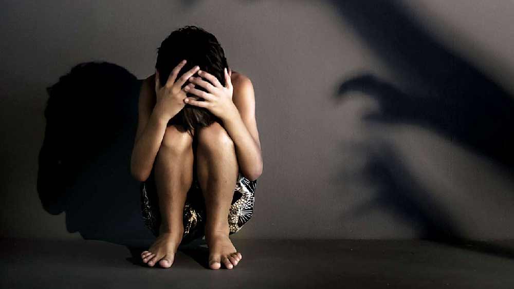 এই মামলা সুপ্রিম কোর্টে উঠলে বিচারপতি ললিত, বিচারপতি এস রবীন্দ্র ভট্ট এবং বিচারপতি বেলা ত্রিবেদীর বেঞ্চ বম্বে হাই কোর্টের এই রায় খারিজ করে দেয়। সুপ্রিম কোর্ট বম্বে হাই কোর্টের ওই রায়কে ‘অযৌক্তিক’ বলে জানায়, যৌন নিগ্রহের অপরাধের ক্ষেত্রে সরাসরি ত্বকের স্পর্শ জরুরি নয়, যৌন অভিপ্রায় আছে কি না, তা বেশি জরুরি। তিন বিচারপতির বেঞ্চ বম্বে হাই কোর্টের ওই রায়কে ‘সঙ্কীর্ণ পর্যবেক্ষণ’ বলেও উল্লেখ করে।