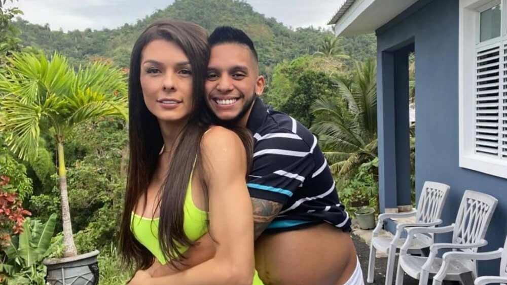 নারী বা পুরুষকে যে ভাবে দেখতে অভ্যস্ত সমাজের চেনা চোখ, তার থেকে অনেকটাই ‘আলাদা’ এই জুটি। অত্যন্ত শরীরী ভাবে। তবে সেই চেনা চাউনির পরোয়া না করেই সন্তানধারণের ইচ্ছাপূরণ করেছেন কলম্বিয়ার এই রূপান্তরিত যুগল।