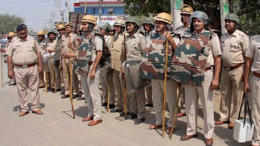 ৩০ বছর নানা পরিচয়ে লুকিয়ে থাকার পর কয়েক দিন আগেই গাজিয়াবাদ থেকে হরিয়ানা পুলিশের এসটিএফের হাতে গ্রেফতার হয়েছেন।