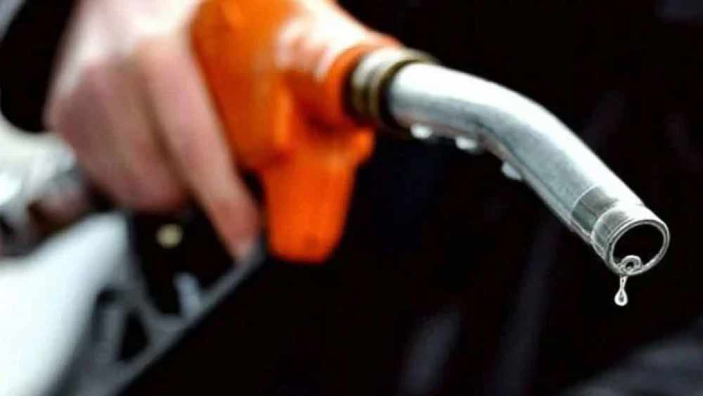 জ্বালানি এবং খনিজ সম্পদ প্রতিমন্ত্রী নজরুল হামিদ বাংলাদেশের সংবাদমাধ্যম ‘প্রথম আলো’কে জানিয়েছেন, পরিস্থিতি স্বাভাবিক হলে আবার পেট্রোপণ্যের দাম কমানো যায় কি না, সেই বিষয়ে আলোচনা করা হবে। এর আগে ২০১৬ সালে পেট্রোপণ্যের দাম কমেছিল সে দেশে।