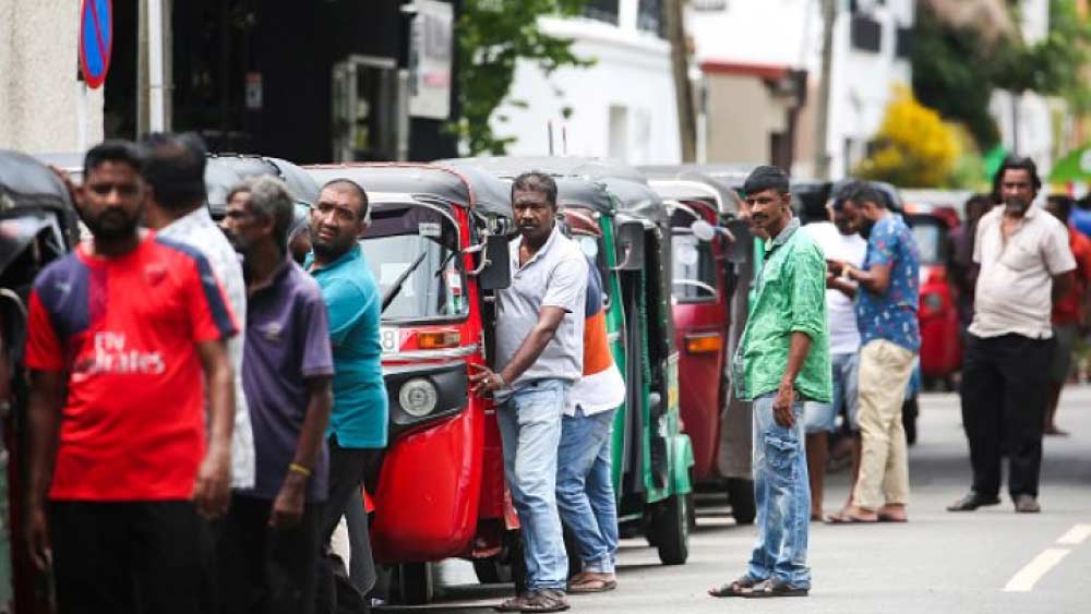 শ্রীলঙ্কার শক্তি বিষয়ক মন্ত্রী কাঞ্চনা উইজেসাকারা জানিয়েছিলেন, বিপুল লোকসান সামাল দিতেই বাধ্য হয়ে এমন সিদ্ধান্ত নিতে হয়েছে।