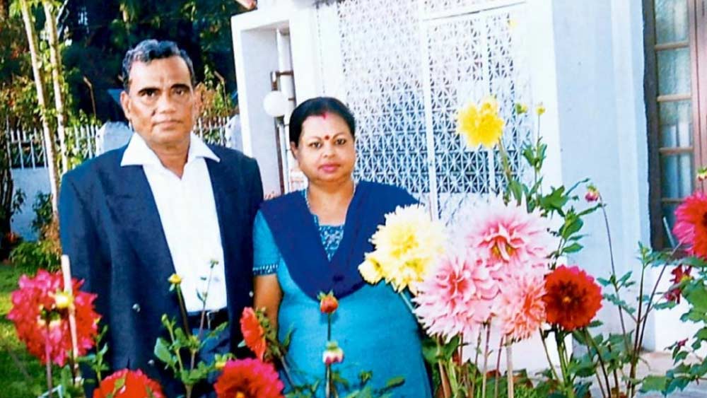 ২০০৩ সাল। ৭২ বছর বয়সি সোমনাথ তখন ভুবনেশ্বরের এক বেসরকারি হাসপাতালে পরামর্শদাতা চিকিৎসক হিসাবে কর্মরত। বাড়িতে স্ত্রী ঊষশী পারিদা ছাড়া আর কেউ থাকেন না। ছেলেমেয়ে দু’জনেই বিদেশে।