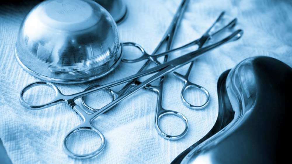 ট্রাঙ্ক থেকে মৃতদেহের টুকরো ছাড়াও ধারালো অস্ত্র, চিকিৎসা করার সরঞ্জাম, ছুরি, স্ক্যালপেল থেকে শুরু করে বিভিন্ন রাসায়নিক পদার্থও উদ্ধার করা হয়। ভুবনেশ্বরের পুলিশ কমিশনার সন্তোষ বালা জানান, আত্মহত্যার ঘটনা পুরোপুরিই সাজানো। তদন্তে তার প্রমাণ মেলেনি।