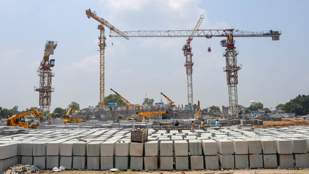 সংবাদ সংস্থা সূত্রে জানা গিয়েছে, ইতিমধ্যেই মন্দির নির্মাণের ৪০ শতাংশ কাজ সম্পূর্ণ হয়েছে। মন্দিরের কংক্রিটের ভিত্তির উপর আরও একটি স্তর তৈরি করা হয়েছে। যা তৈরি হয়েছে গ্রানাইট ও বেলেপাথরের মিশ্রণ দিয়ে।