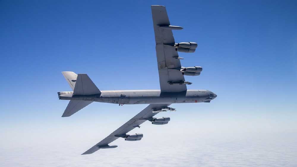 ১৯৬৬ সালের ১৭ জানুয়ারি, আমেরিকার একটি বি-৫২ যুদ্ধবিমান জ্বালানি ভরার লক্ষ্য নিয়ে অন্য একটি যুদ্ধবিমান কেসি-১৩৫ এর দিকে উড়ে যাচ্ছিল। বি-৫২ পৌঁছনোর আগেই বোমার আঘাতে খণ্ড-বিখণ্ড হয় কেসি-১৩৫। বিস্ফোরণের ফলে ক্ষতিগ্রস্ত হয় বি-৫২ বিমানটিও। এই বিস্ফোরণে কেসি-১৩৫-এ থাকা সব সেনা সদস্য এবং বি-৫২ বিমানে থাকা তিন জন সেনা মারা যান।