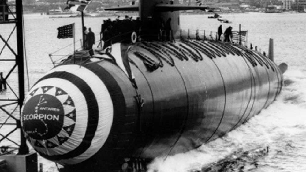 ১৯৬৮ সালে ৫ জুন হঠাৎই হারিয়ে যায় আমেরিকার নৌবাহিনীর পারমাণবিক শক্তিচালিত ডুবোজাহাজ ‘ইউএসএস স্করপিয়ন’। ‘ইউএসএস স্করপিয়ন’-এর হঠাৎ করে গায়েব হয়ে যাওয়ায় আমেরিকা সরকার চিন্তায় পড়ে যায়। কারণ উধাও হওয়ার সময়, স্কর্পিয়ান ডুবোজাহাজটি দু'টি পারমাণবিক অ্যান্টিসাবমেরিন টর্পেডো মার্ক-৪৫ নিয়ে যাচ্ছিল। আমেরিকার গোয়েন্দা সূত্র অনুযায়ী, এই ডুবোজাহাজ নিখোঁজ হওয়ার কিছু দিন আগে থেকেই রাশিয়ার এক গবেষক দল এই ডুবোজাহাজটির বিষয়ে খোঁজখবর চালাচ্ছিল।