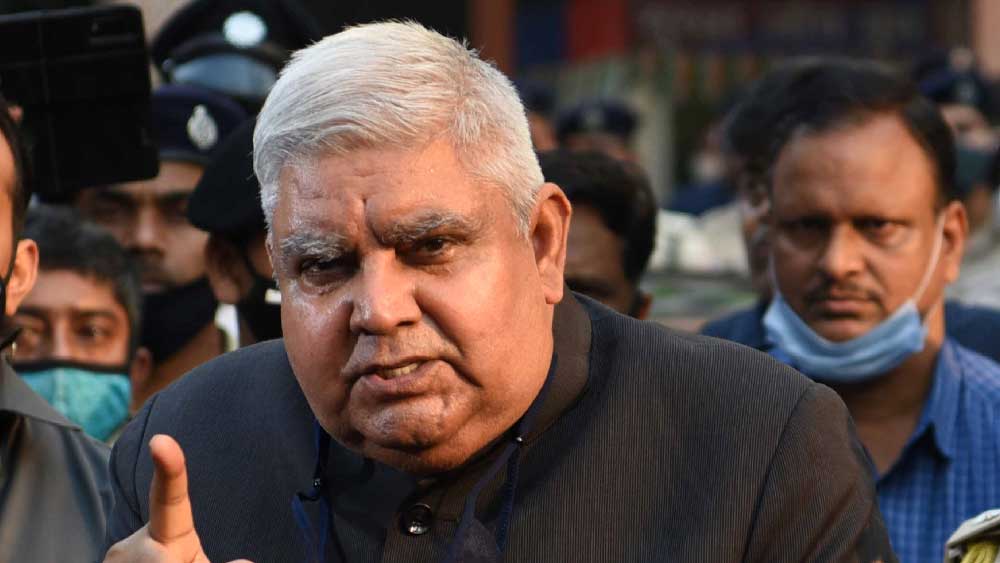 কখনও উপরাষ্ট্রপতিকে যদি রাষ্ট্রপতির দায়িত্ব পালন করতে হয়, তখন যাবতীয় সুযোগ-সুবিধা ও বেতনও রাষ্ট্রপতির সমান হয়।