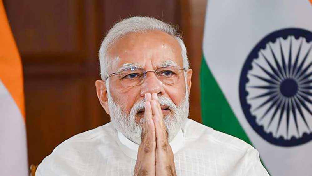 করোনাকালে এক বছর প্রধানমন্ত্রী-সহ মন্ত্রিসভার সদস্য কিংবা রাষ্ট্রপতি, উপরাষ্ট্রপতি, রাজ্যপালরাও ৩০ শতাংশ বেতন কম পেয়েছেন। ২০২০ সালের ৬ এপ্রিল সাংসদদের বেতনও কমিয়ে দেয় কেন্দ্রীয় সরকার। ফলে ২০২০ সালের ১ এপ্রিল থেকে এক বছরের জন্য সাংসদদের মাসিক বেতন কমে হয়ে যায় ১ লাখ ৭৩ হাজার টাকা।