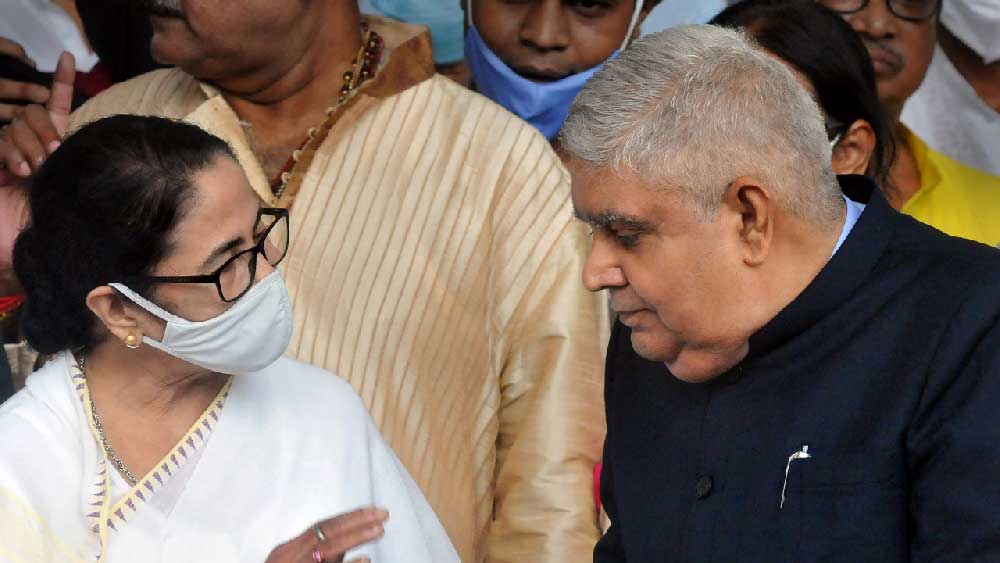 বাংলার রাজ্যপালের দায়িত্বভার নেওয়ার পরে নানা বিষয়ে রাজ্য সরকারের সঙ্গে সঙ্ঘাতে জড়িয়েছেন তিনি। সেই দায়িত্ব সামলানোর আগে একাধিক পদে ছিলেন ধনখড়। জনতা দল থেকে বিজেপিতে যোগদানের আগেই অবশ্য কেন্দ্রীয় মন্ত্রী হিসাবে দেখা গিয়েছে তাঁকে। এ বার আরও বড় দায়িত্বে।