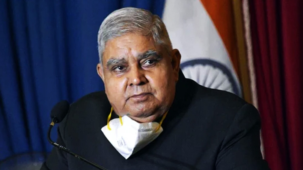 পরে শীর্ষ আইনজীবী পদে তাঁর উত্তরণ ঘটেছিল। ১৯৯০ সালে সুপ্রিম কোর্টে আইনজীবী হিসাবে কর্মরত ছিলেন তিনি। পাশাপাশি দেশের একাধিক হাই কোর্টেও কাজ করার অভিজ্ঞতা রয়েছে ধনখড়ের।