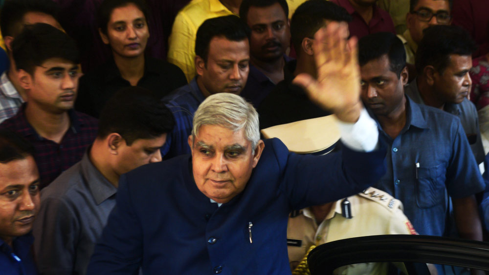 তবে রাজনীতিতে আসার ক্ষেত্রে তাঁর ‘অনিচ্ছা’র কথা জানিয়েছিলেন ধনখড়। অথচ সেই তিনিই সাংসদ, বিধায়ক, কেন্দ্রীয় মন্ত্রী, রাজ্যপাল হিসাবে দায়িত্ব সামলানোর পর উপরাষ্ট্রপতি নির্বাচিত হলেন। 