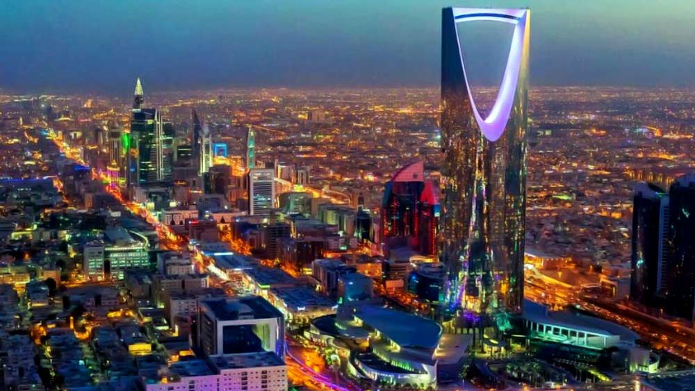 শুধু ট্রেনই নয়, মাটি থেকে হাজার ফুট উপরে একটি স্পোর্টস স্টেডিয়াম বানানোর পরিকল্পনা করা হয়েছে। স্কাইস্ক্র্যাপারবাসীদের খাবারের ব্যবস্থা করতে দেওয়ালের গায়ে ‘ভার্টিক্যাল ফার্মিং’ অথবা উল্লম্ব পদ্ধতিতে চাষ করে খাবারের জোগান দেওয়া হবে।