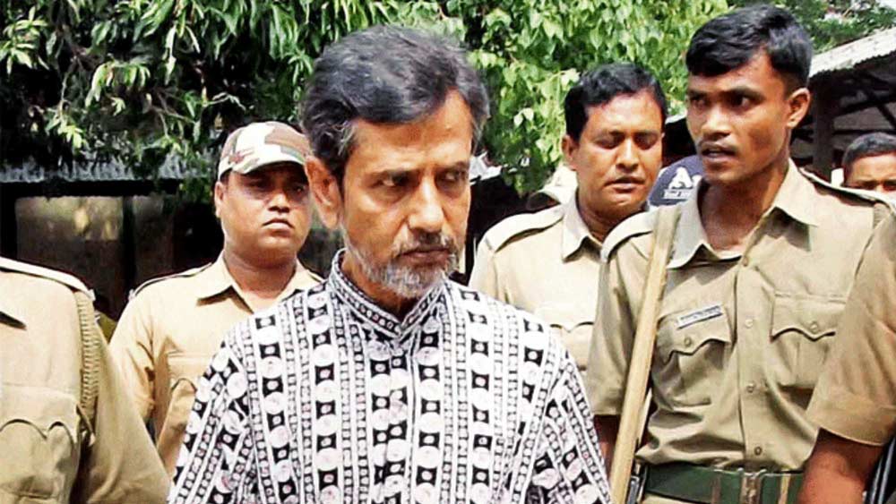 আফতাবের পাশাপাশি সারদাকর্তা সুদীপ্ত সেনও জেলে পার্থের পড়শি। সিবিআইয়ের তদন্তাধীন মামলায় জেলবন্দি সুদীপ্তকে ২০১৫ সালে মে-তে গ্রেফতার করা হয়েছিল।