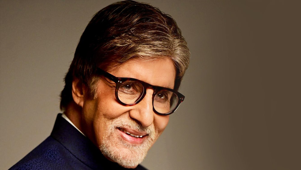 এখনও তিনি যখন ক্যামেরার সামনে আসেন, তখনও বর্তমান প্রজন্মের অভিনেতাদের টেক্কা দেন। অমিতাভ ১৯৪২ সালের ১১ অক্টোবর ইলাহাবাদে জন্মগ্রহণ করেন। এই বছর ৮০-তে পা দেবেন অভিনেতা।