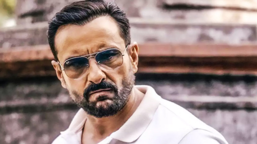 হৃতিকের সঙ্গে মুখ্য চরিত্রে অভিনয় করবেন সইফ আলি খান। ১৯৭০ সালে পটৌডি রাজপরিবারে জন্মগ্রহণ করেন সইফ। ৫১ বছর বয়সি এই অভিনেতা ১৯৯৩ সালে ‘পরম্পরা’ ছবিতে প্রথম অভিনয় করেছিলেন। কিন্তু এই ছবিটি বক্স অফিসে চূড়ান্ত ভাবে ফ্লপ হয়। তার পর যদিও অসংখ্য হিট ছবিতে অভিনয় করতে দেখা গিয়েছে তাঁকে।