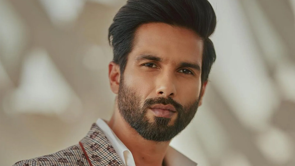 বলিউডে হিট সিনেমায় নাচের দৃশ্যে ক্ষণিকের জন্য অভিনয় করা শহিদ কপূর বর্তমানে মুখ্য চরিত্রে কাজ করে তাঁর অভিনয় দক্ষতার পরিচয় দিয়েছেন।